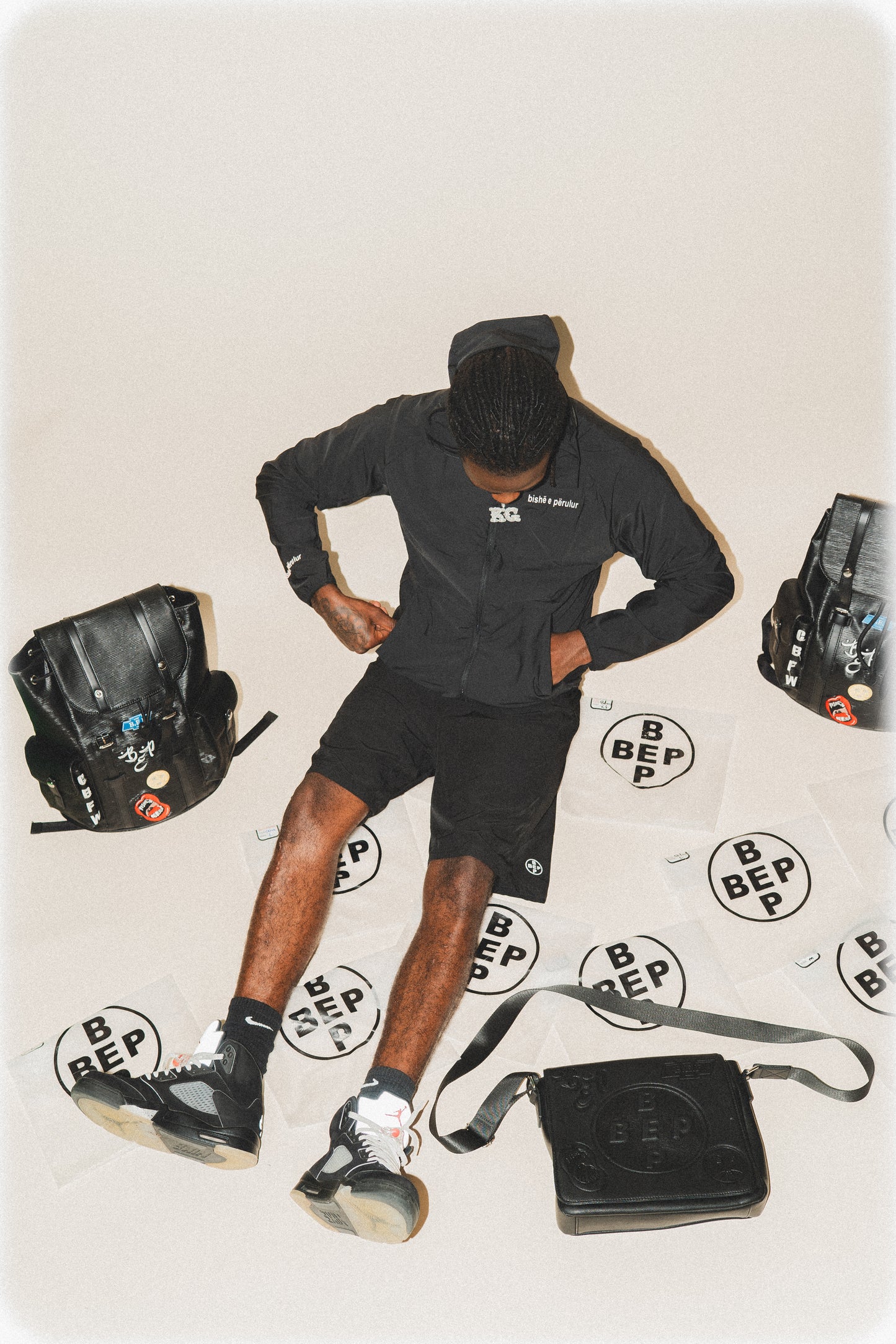 BLACK & WHITE SHORTS RUNNER SET