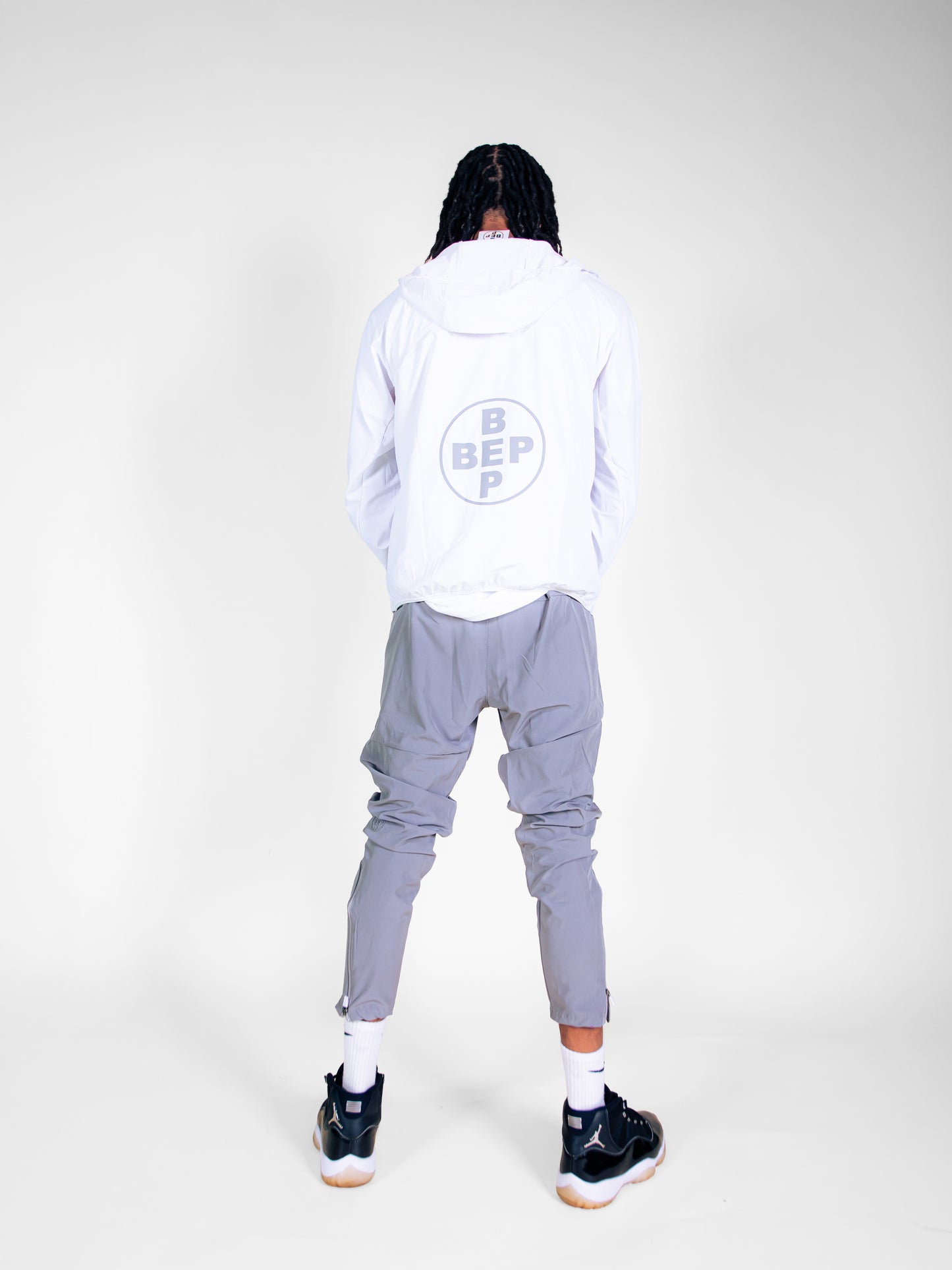 LIGHT GREY & WHITE PANTS RUNNER SET