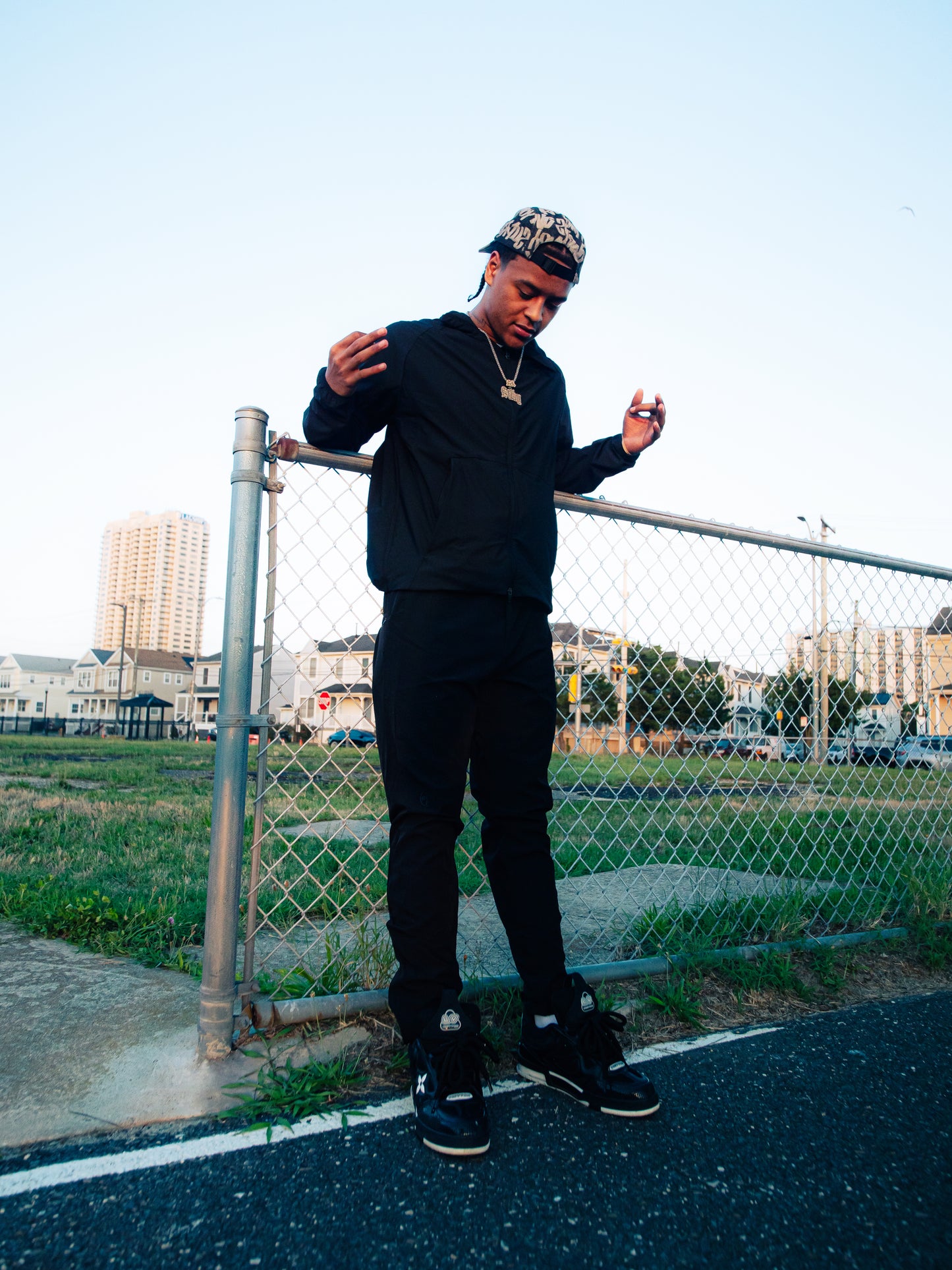 BLACK-BLACK PANTS RUNNER SET