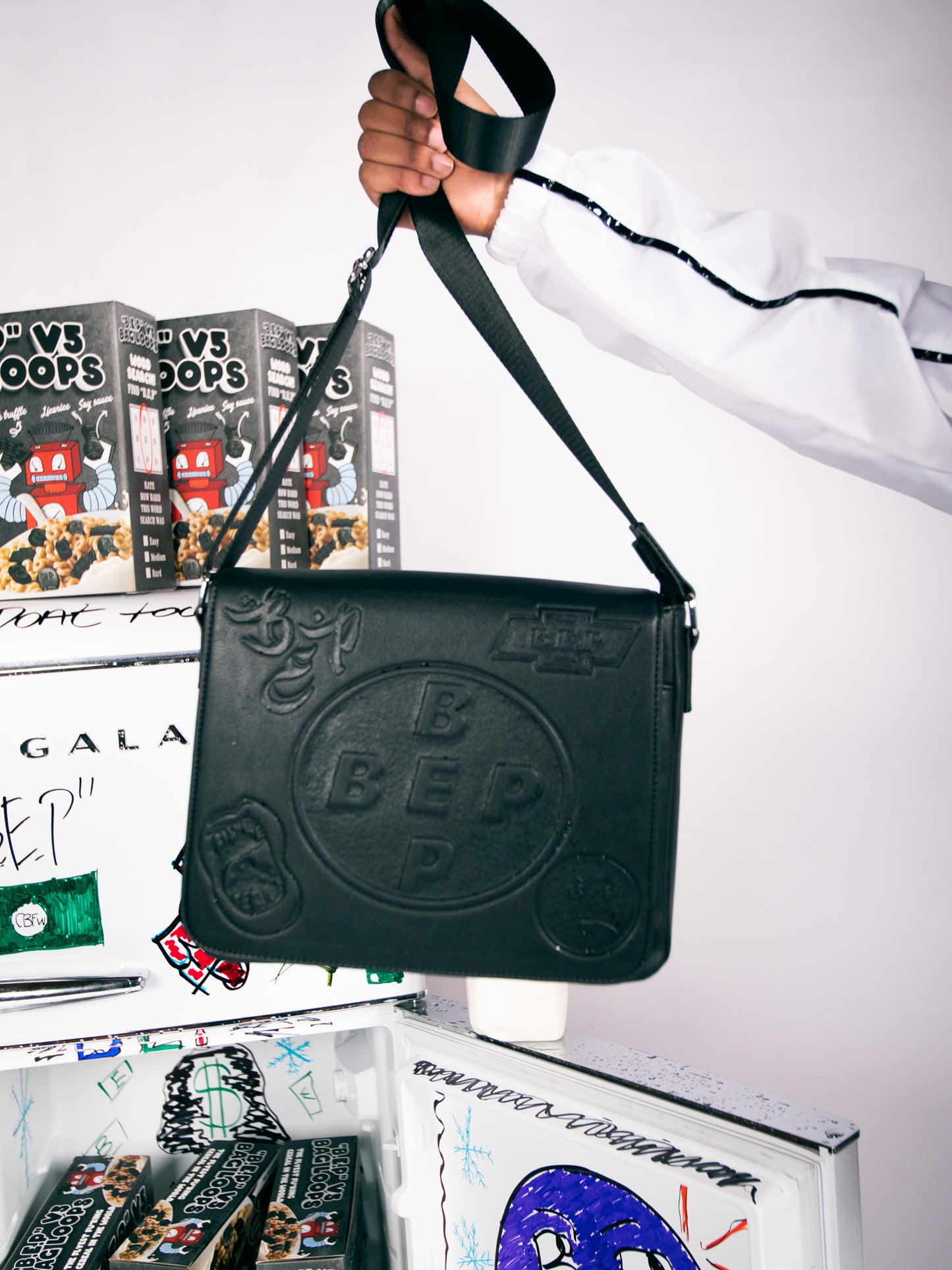 V5 B.E.P MESSENGER BAG