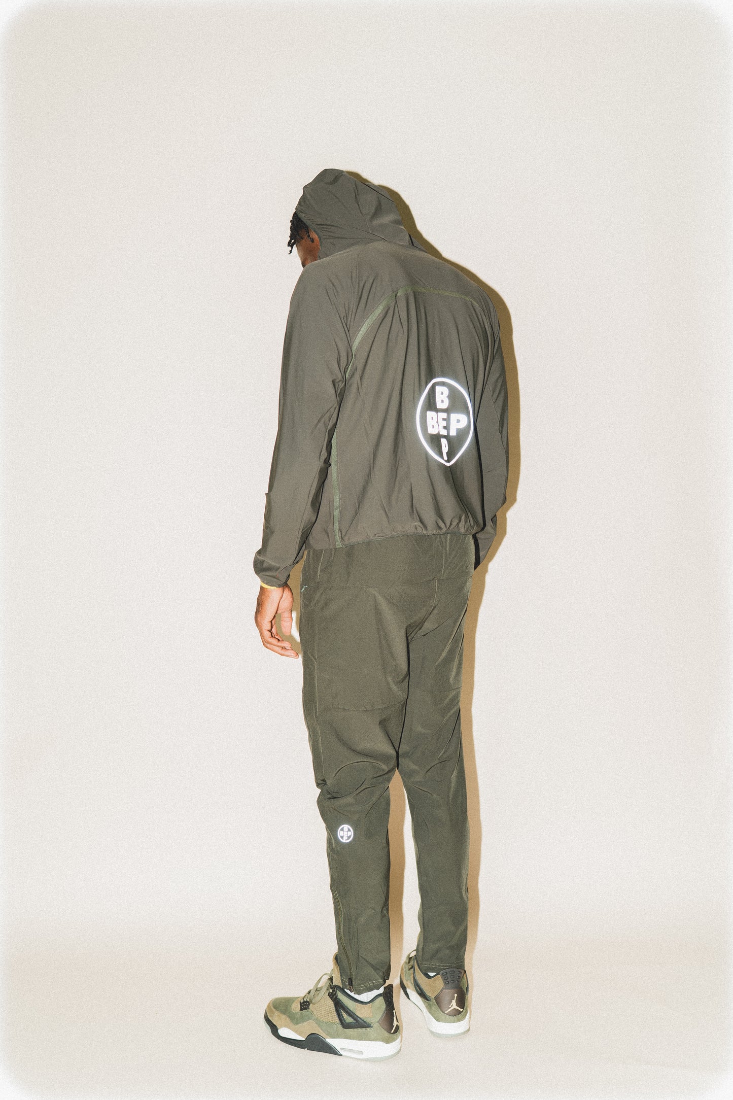 OLIVE GREEN PANTS RUNNER SET