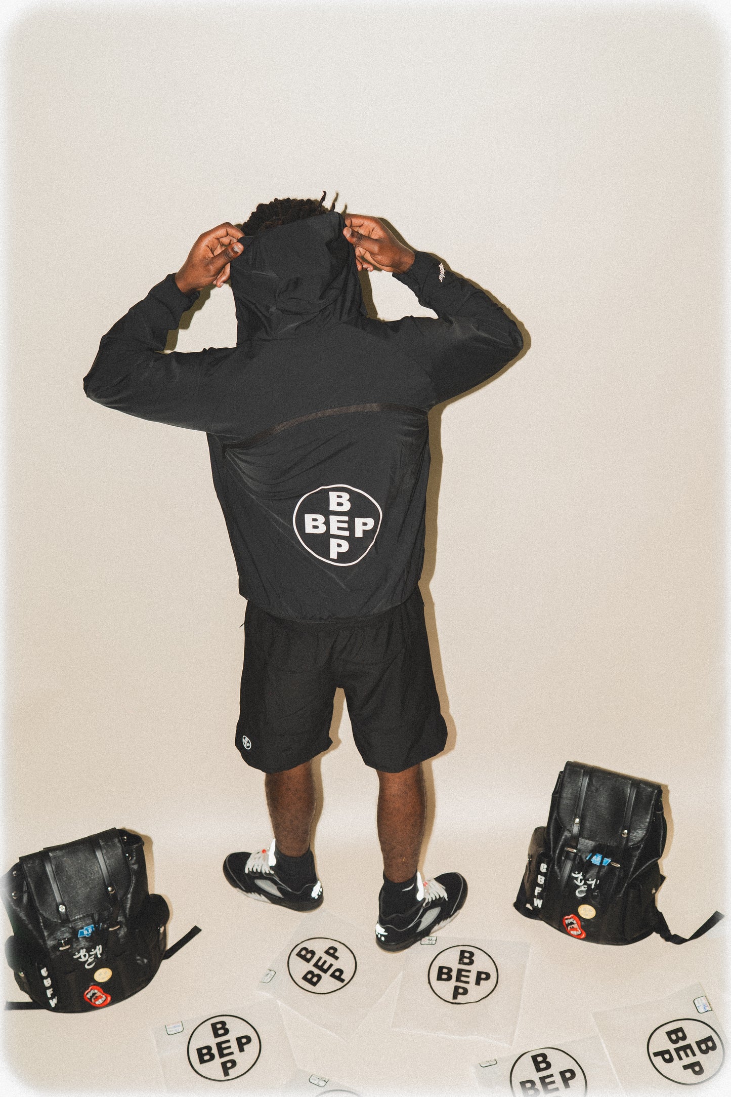 BLACK & WHITE SHORTS RUNNER SET